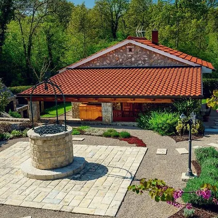 Semesterbostad Stone House Luka Vantacici
