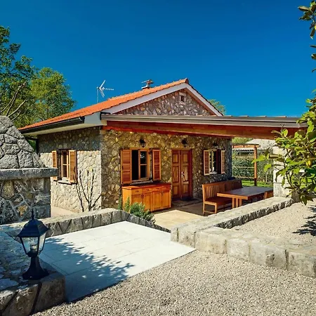 Stone House Luka Semesterbostad *