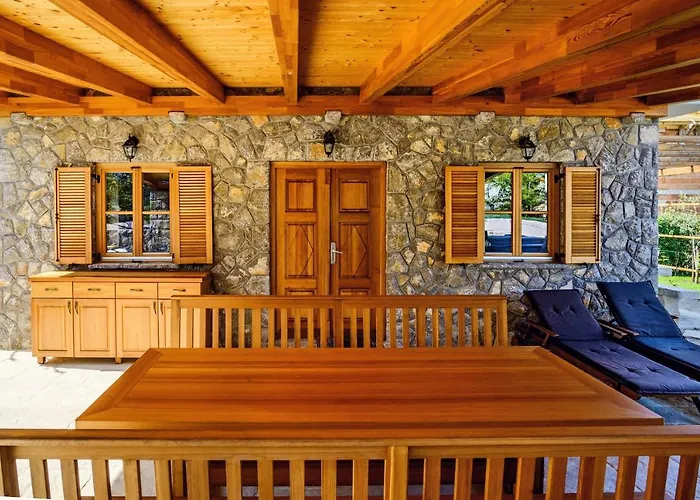 Stone House Luka * فانتاسيسي