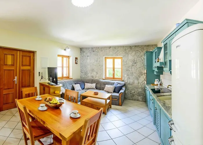 Stone House Luka بيت للعطل *
