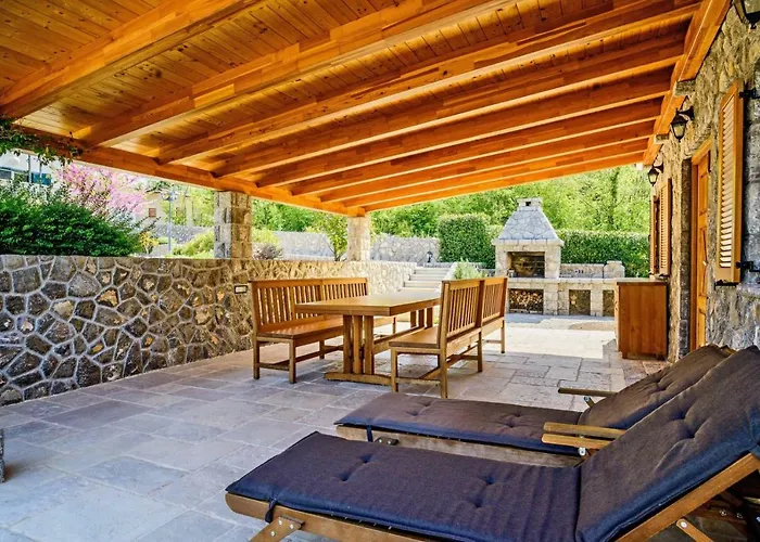 بيت للعطل Stone House Luka *